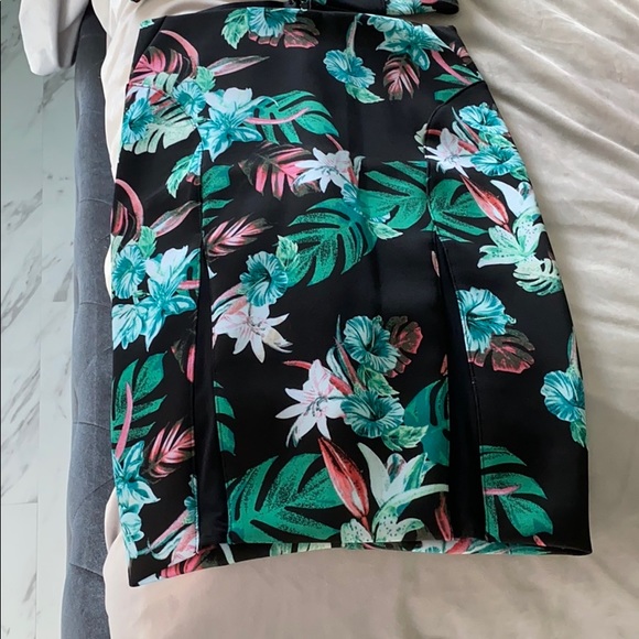 Top and skirt combo - Picture 3 of 5